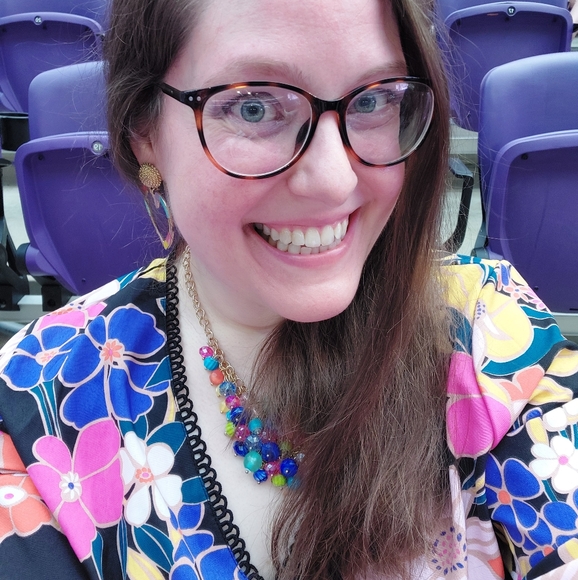 Meet your Posher, Liz - Picture 4 of 4